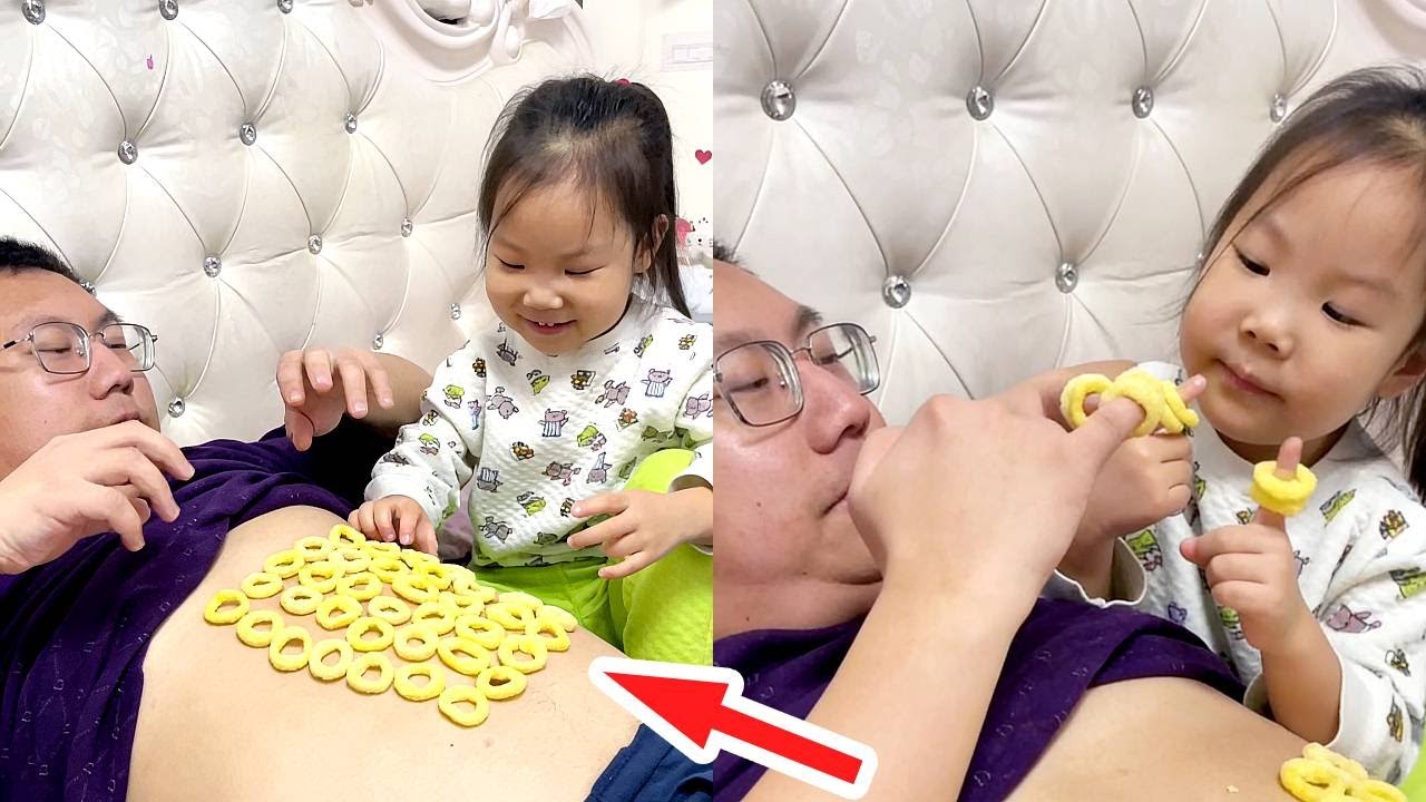 在肚子上搶雞味圈，一個都不給爸爸吃！  #父女日常 #男人帶娃系列 #爹帶娃系列 #baby