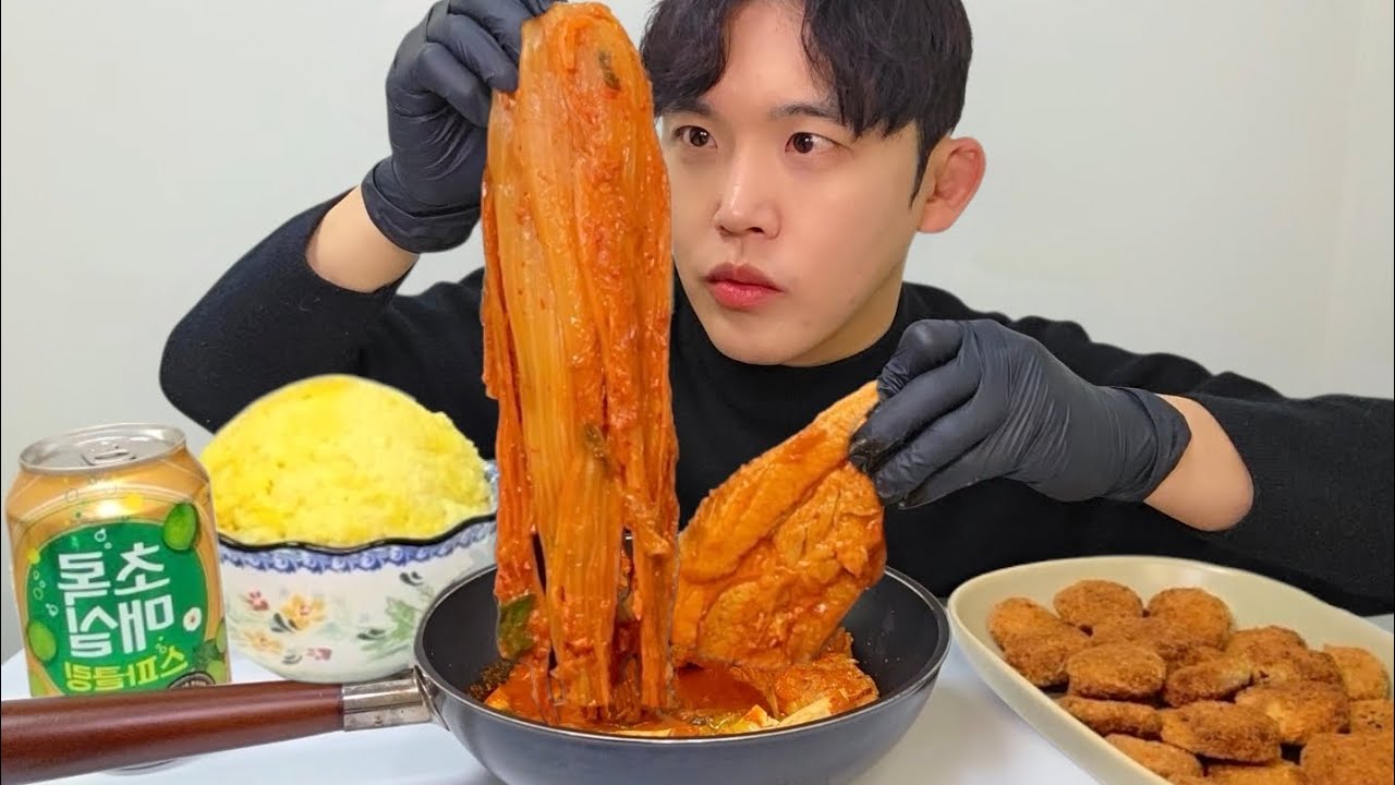 맛있는 돼지 김치찜 (ft. 미니 돈까스) 강황밥까지 mukbang