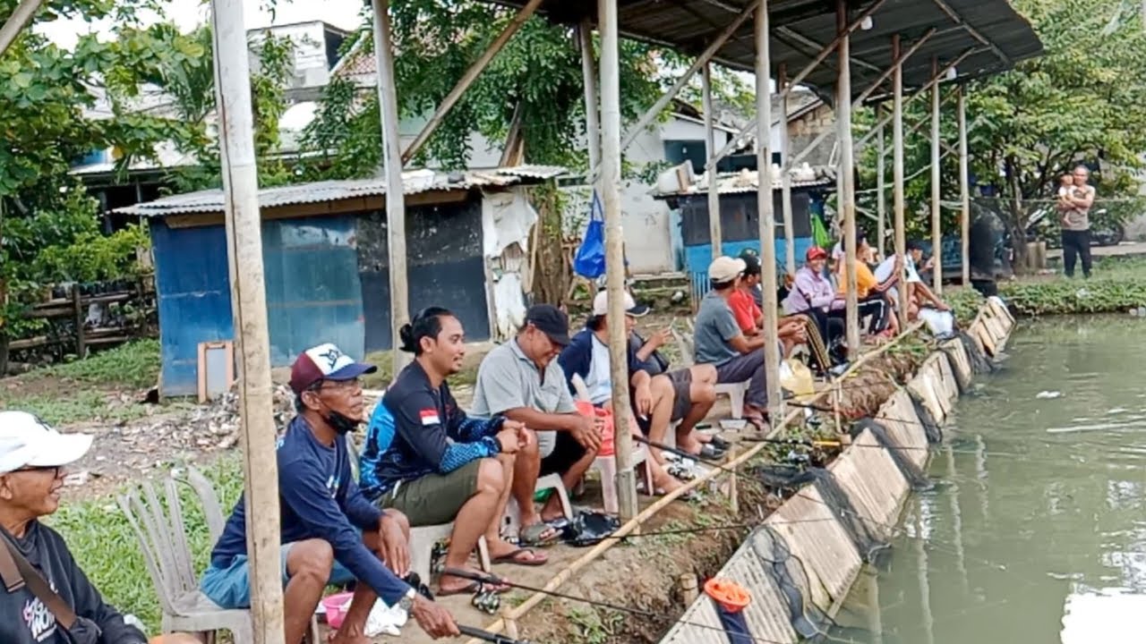 RUTINITAS MINGGUAN LAGI MANCING BARENG WARGA SETEMPAT