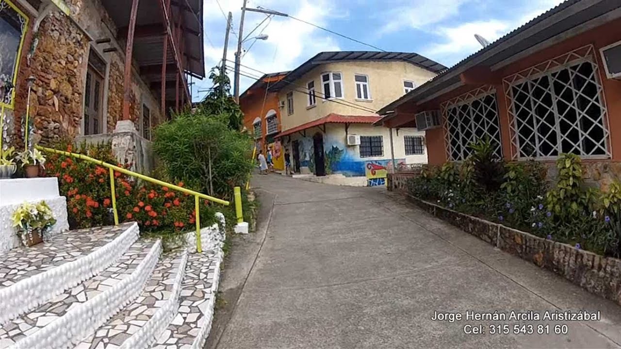 Caminando por Taboga panama 2