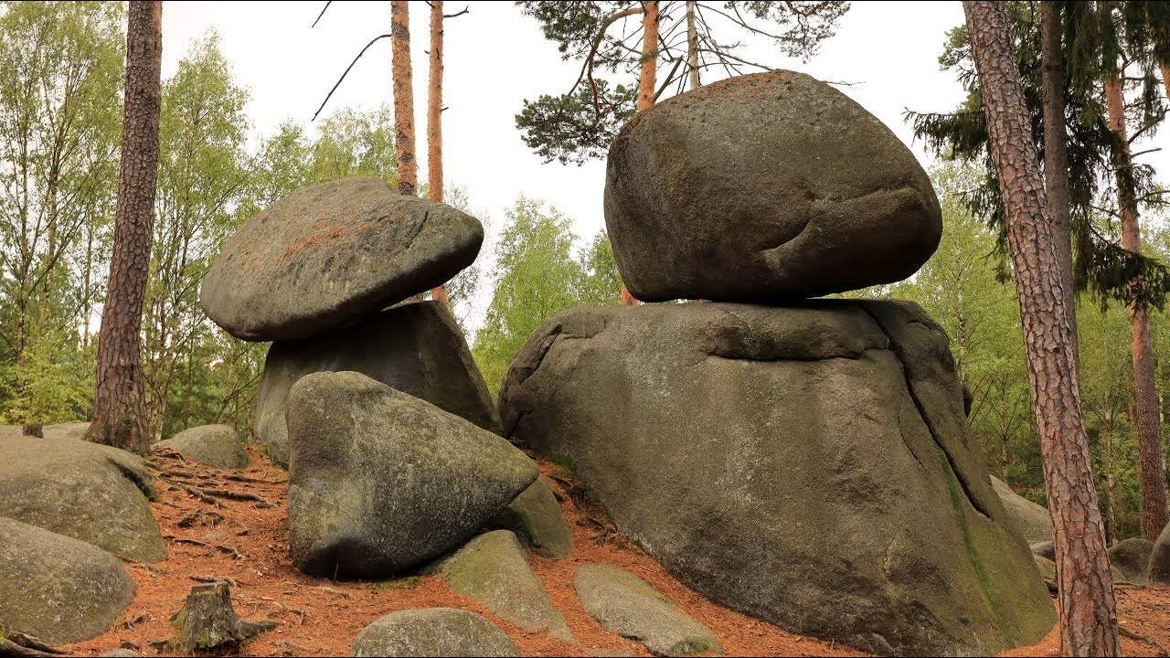 Žulová krajina Jesenicka na Rakovnicku, buřty s Mikešem a zatmění měsíce.