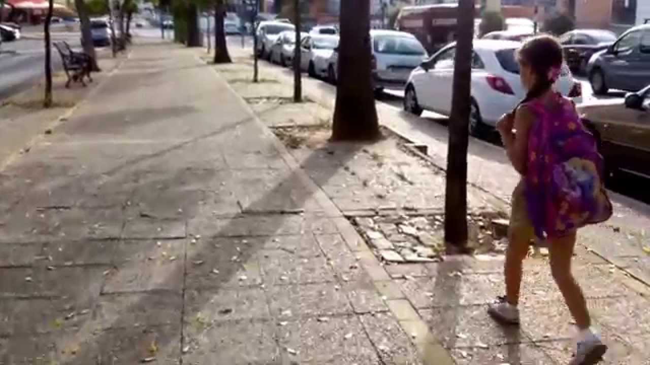 De casa al cole en Palomares del Río, Sevilla. Un pueblo MUY sucio.