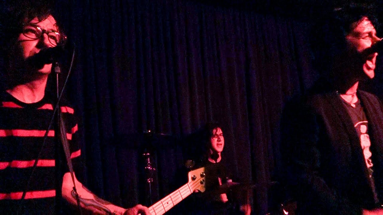 The Longshot - Walking Out on Love (The Nerves cover) &ndash; Live at 1234 Go! Records in Oakland