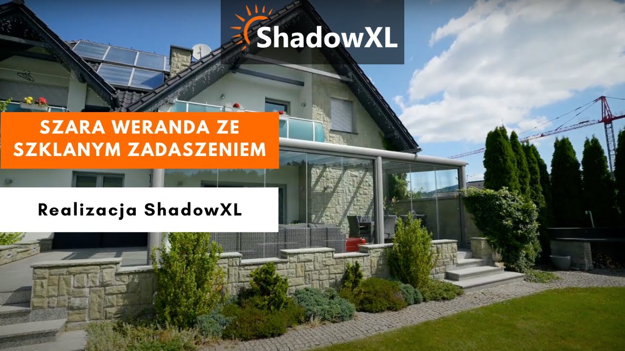 Nowoczesna weranda szklana w szarym kolorze - elegancja i funkcjonalność w jednym!