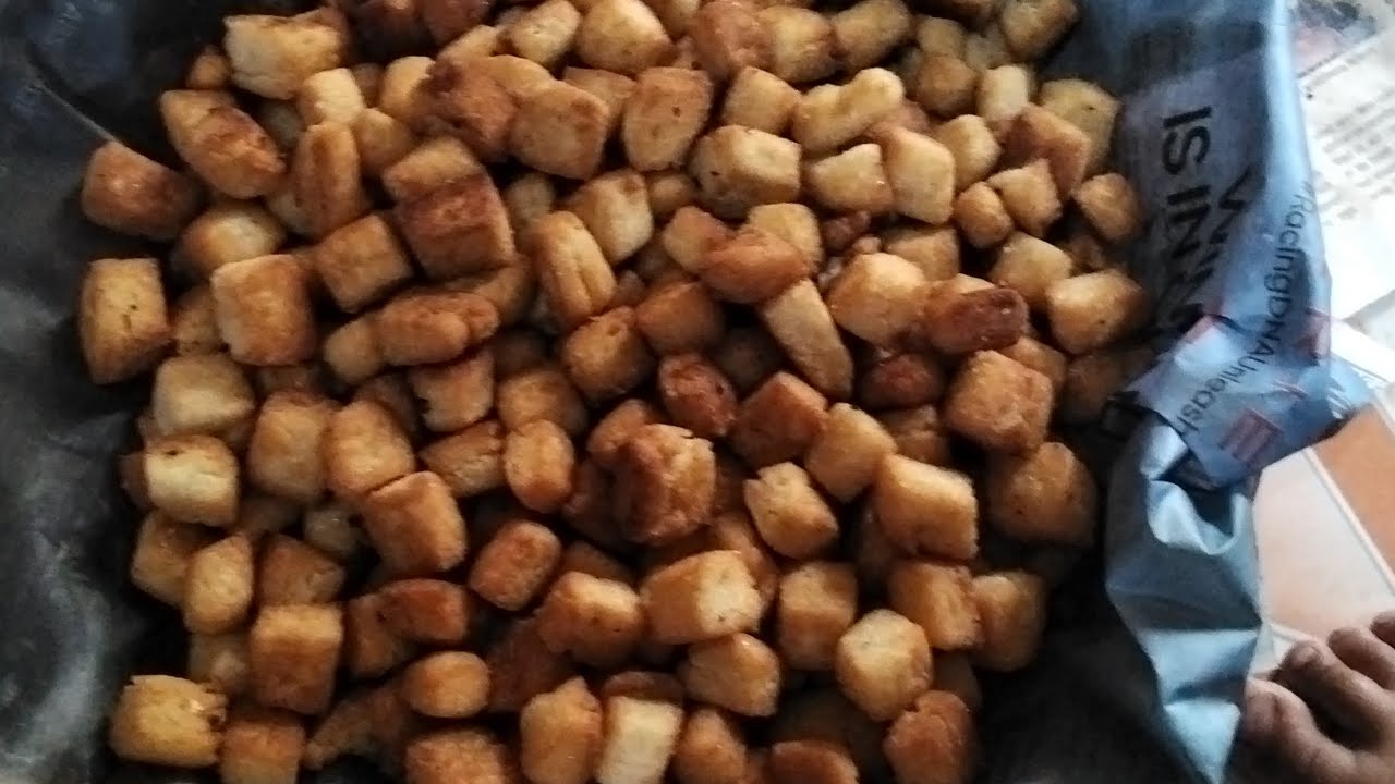 आज बनवल्या खाऱ्या शंकरपाळ्या 😋#minivlog #foodlifemarathi #food #minivideo #marathifoodvlog #recipe 
