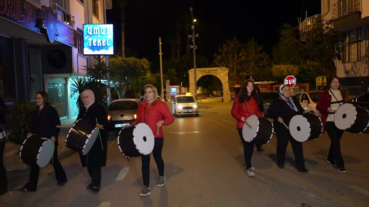 Kadın Davulcular Vatandaşları Sahura Manilerle Kaldırıyor