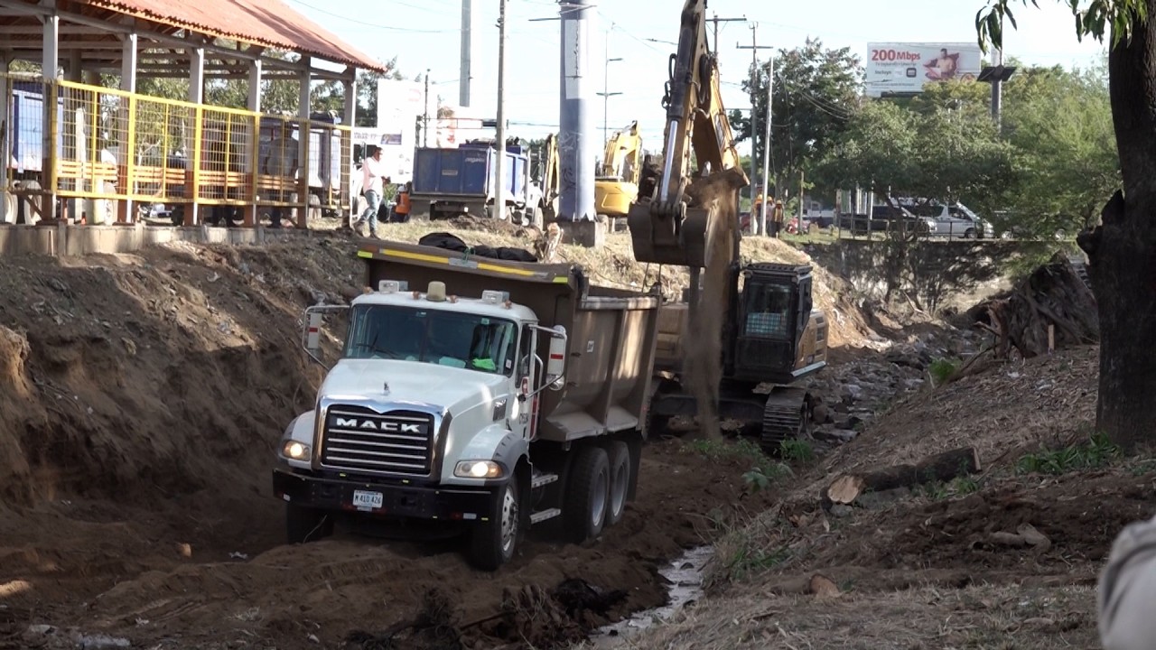 Inician obras de construcción de los tramos II y III de la pista Héroes de la Insurrección