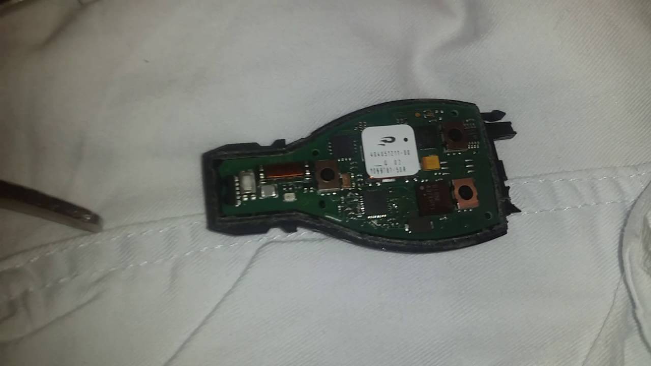 How to safely open a Mercedes-Benz Key Fob (4 Button Triangle Panic) with Narration