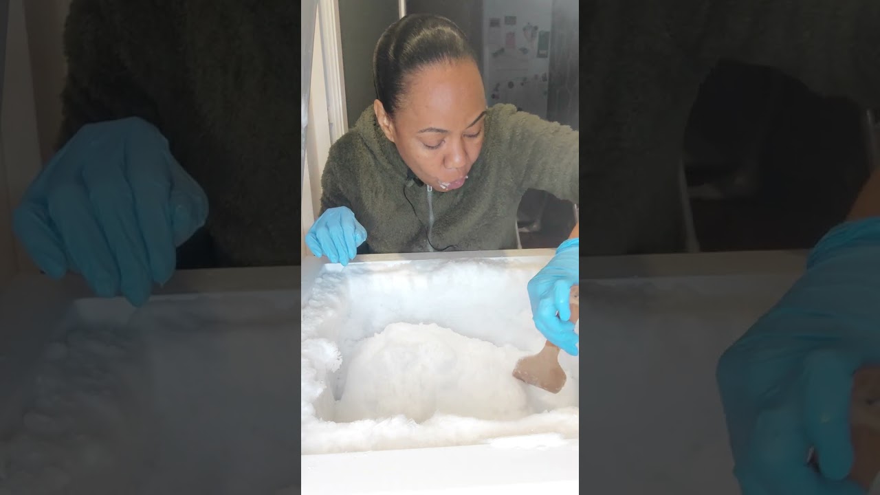 ASMR/EATING BIG BITES OF ICE/FROM THE BIG FREEZER ❄️❄️