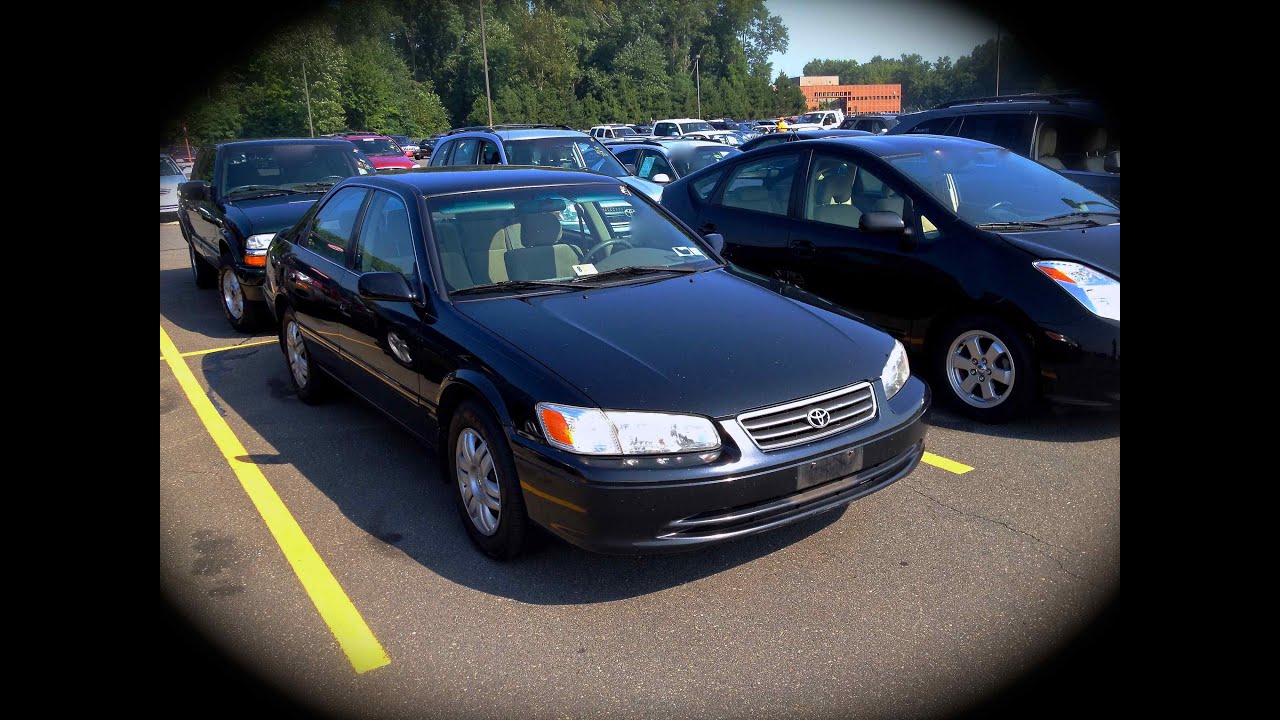 2000 Toyota Camry LE 2.2L Start Up, Quick Tour, & Rev With Exhaust View - 194K