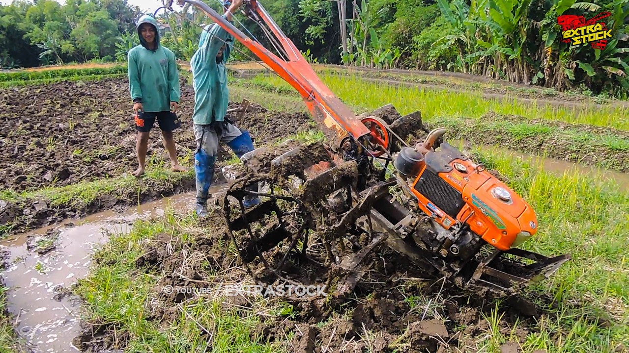 Gerak Gesit Traktor Sawah G1000 Garap Tanah Keras Lokasi Sempit