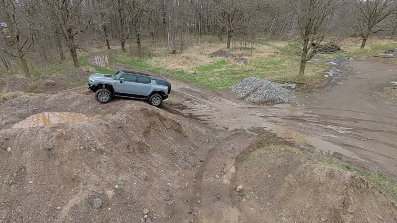 Off-roading in Hummer EV 3x! Dominating an off-road park!