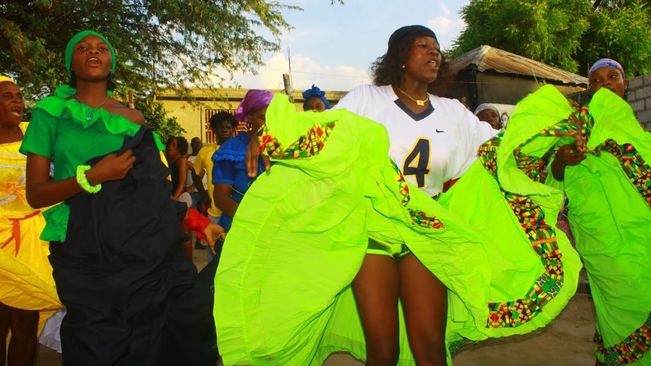 Ayayay manman pran sanw pouw gade gwosè vodou sa nan latibonit kay gangan Decle