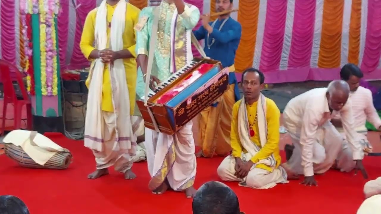 শ্রী রাম সংঘ চাঁদপুর ।মাস্টার জয় সূত্রধর এর কন্ঠে বিরাম কীর্তন শ্রবণ করেন। যোগাযোগ -01793423712