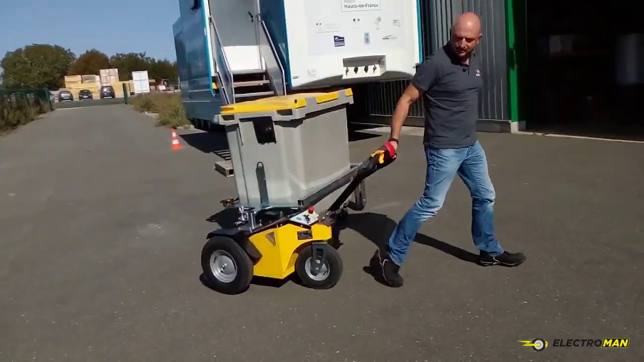 Tirer facilement des bacs poubelles grâce au tracteur ALITRAK : mode d'emploi