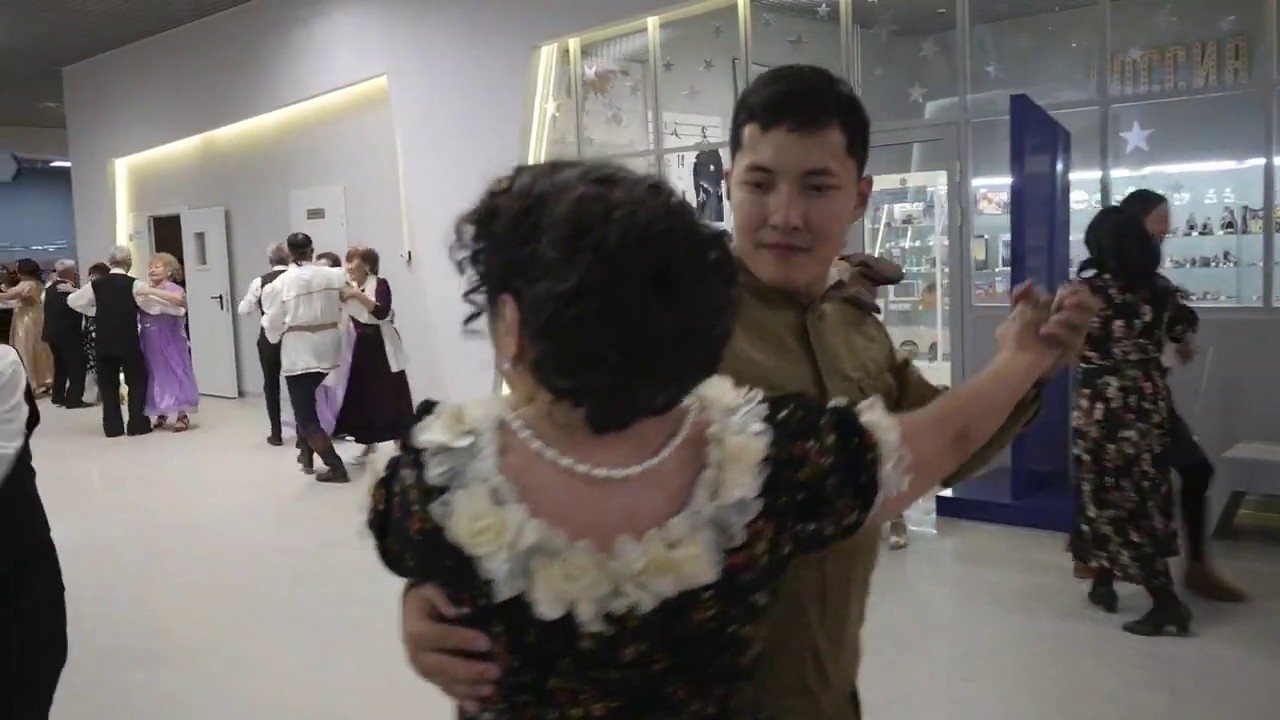 танец "ТУСТЕП"