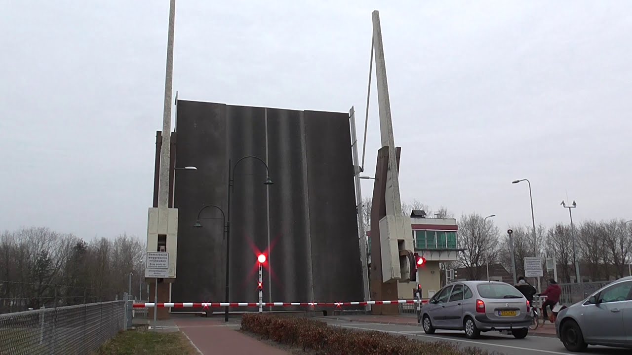 Brugopening Brug sluis 1 Oosterhout Ophaalbrug Drawbridge/ Pont Levis/ Klappbrücke