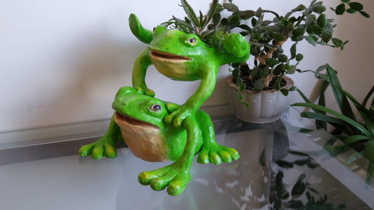Sapo de cimento decorativo em vaso