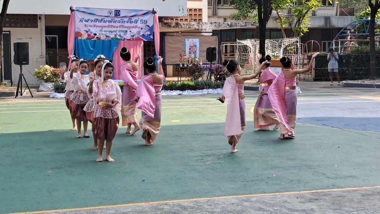 ฟ้อนรำ 4 ภาค งานกีฬาสีสัมพันธ์ ปีการศึกษา 2568โรงเรียนมูลนิธิสตรีไทยมุสลิม