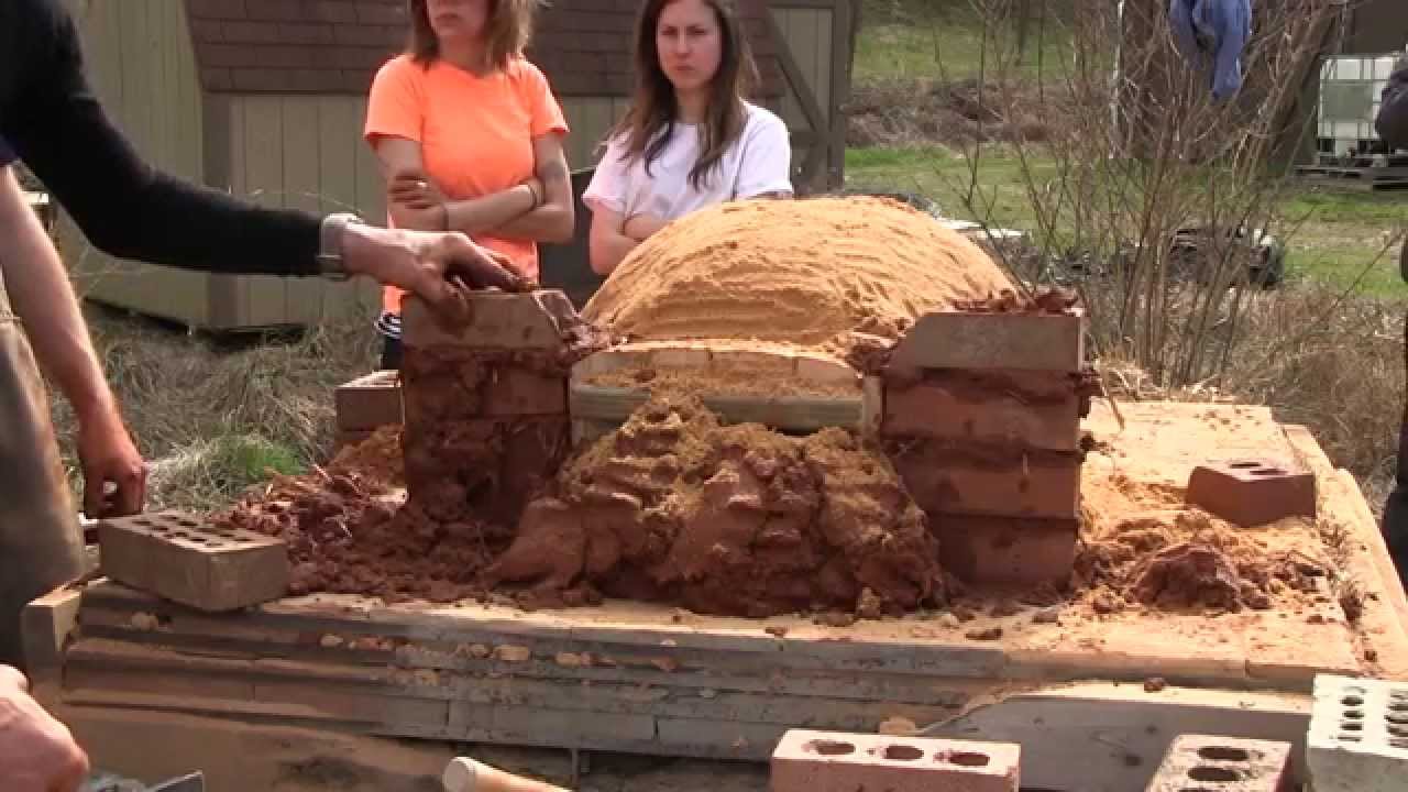 Building a Wood Fired Oven, Part 4 Brick & Cob