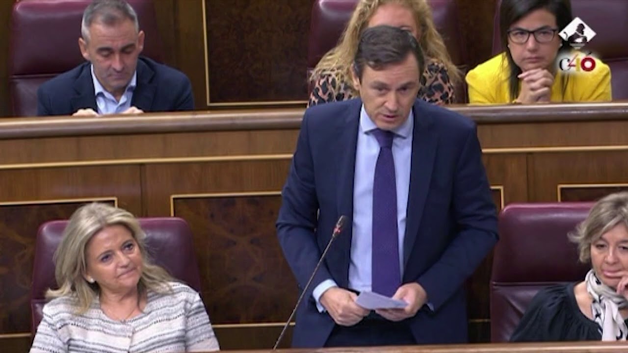 Duro enfrentamiento entre Rafael Hernando y Dolores Delgado en el Congreso