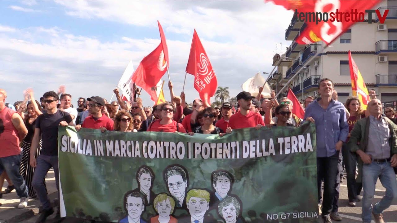 I cori, gli striscioni, il no al G7: 2000 manifestanti in corteo a Giardini