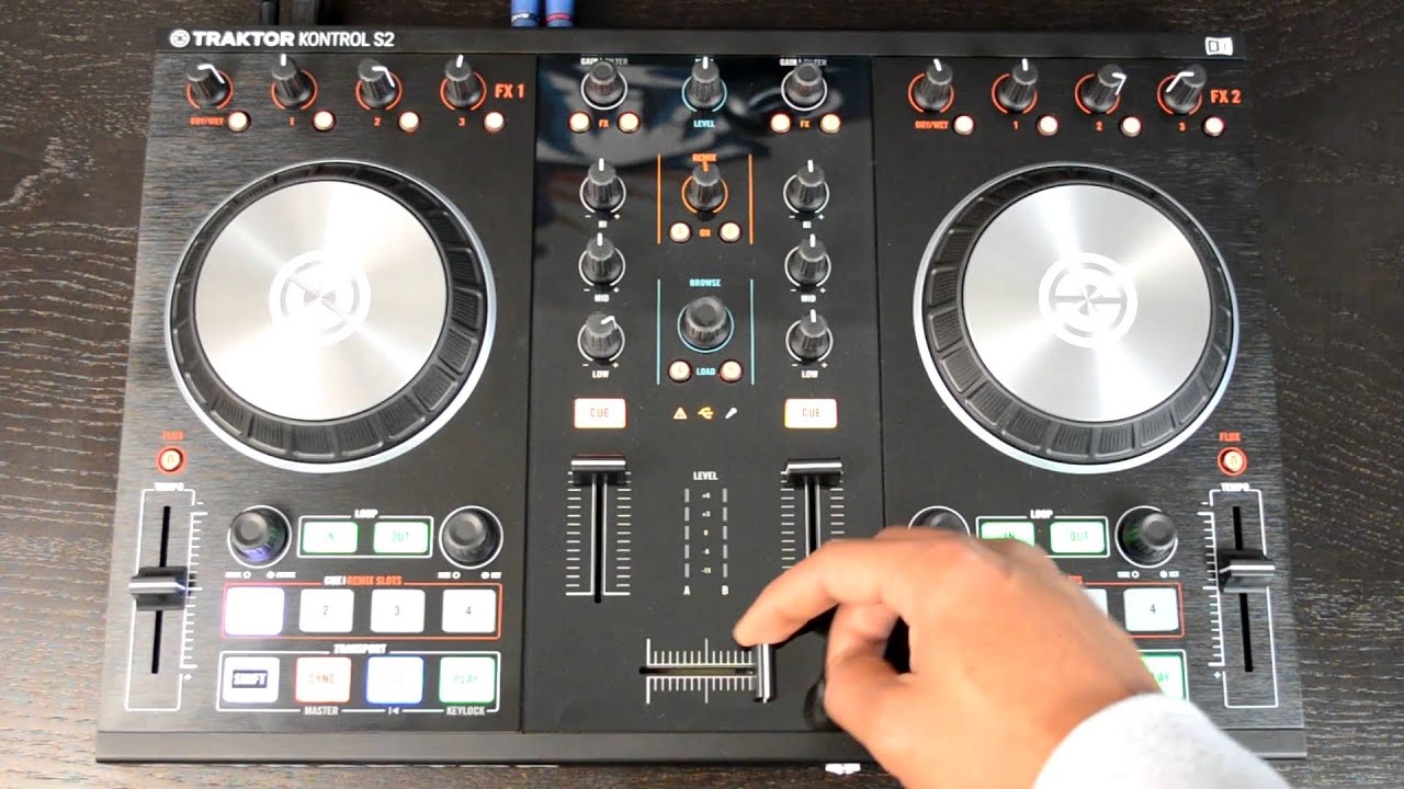 Обзор и демонстрационное видео цифрового DJ-контроллера Native Instruments Traktor Kontrol S2 MK2