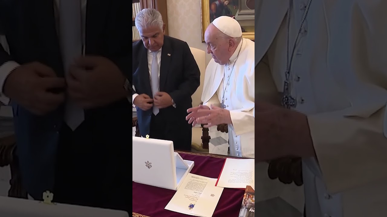 #papafranscisco recebe presidente do #Panam&aacute; #shorts
