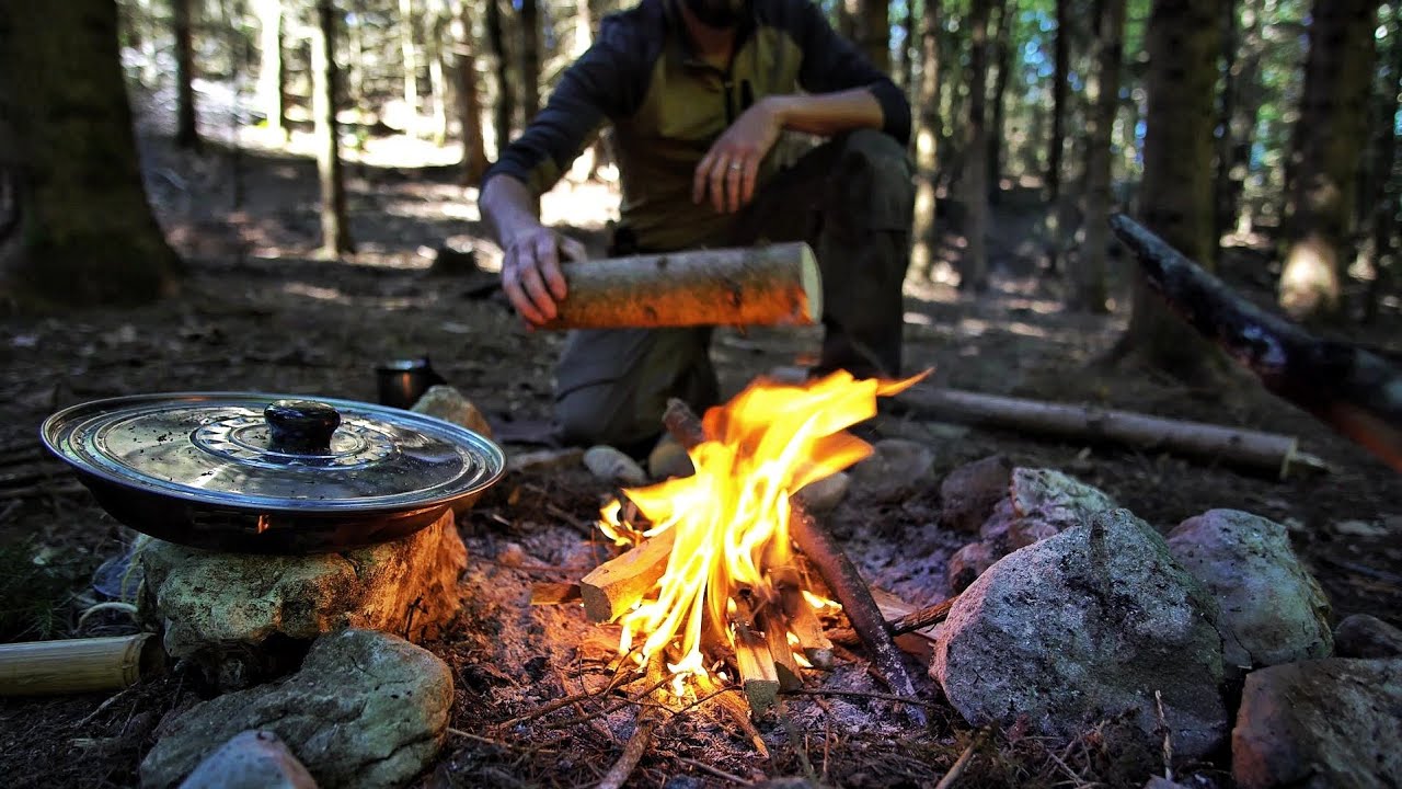 Deux jours de Bushcraft. Bivouac en Loue Finlandaise et travail du bois kuksa