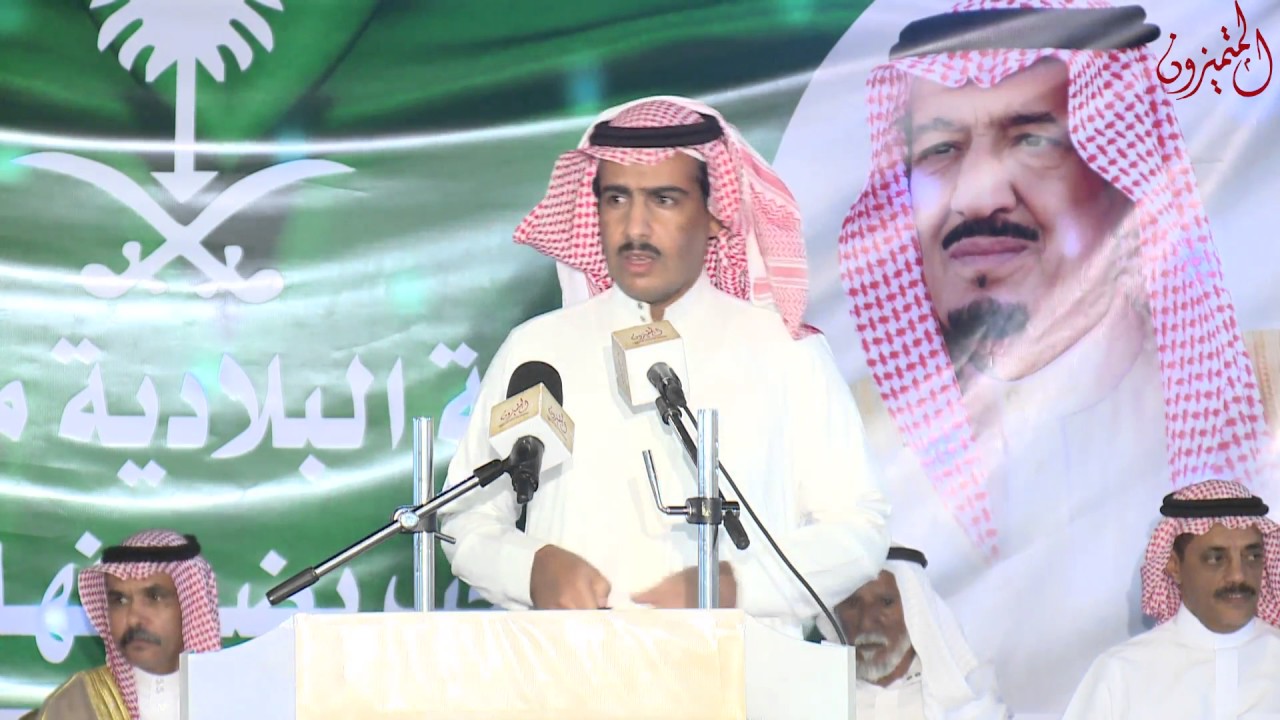 طاروق بين الشاعرين كامل الحليلي و خليف البلادي في حفل زواج الشاب محمد مشخص البلادي