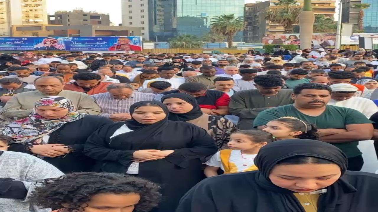 إختلاط الذكور بالإناث والضحك والتصوير بالموبايلات في صلاة العيد بمصر مأساة تتكرر كل عام