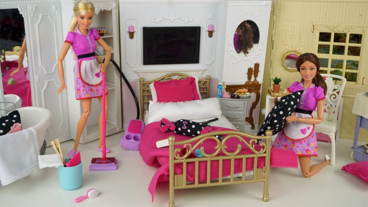 Barbie Hotel Bedroom Cleaning Morning Routine - Pink Doll Bathroom