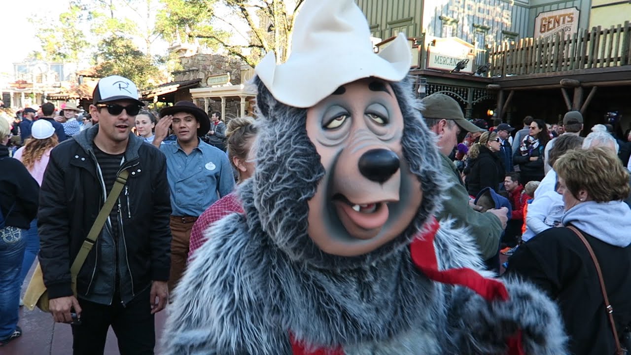 Disney World Felt Just Like Disneyland Today - So Many Rare Characters Were Out!!!