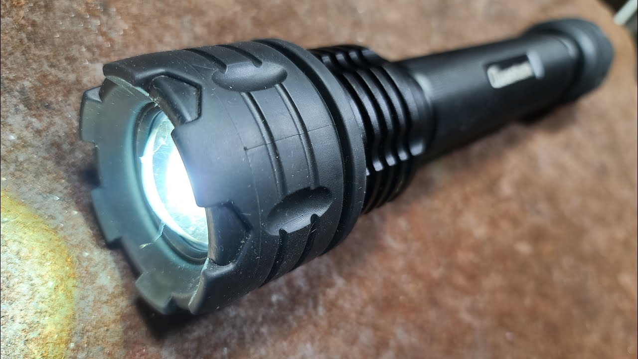 Harbor Freight Quantum Gold 3700 Lumen 12-AA Zoom Flashlight Review (Disappointing!)