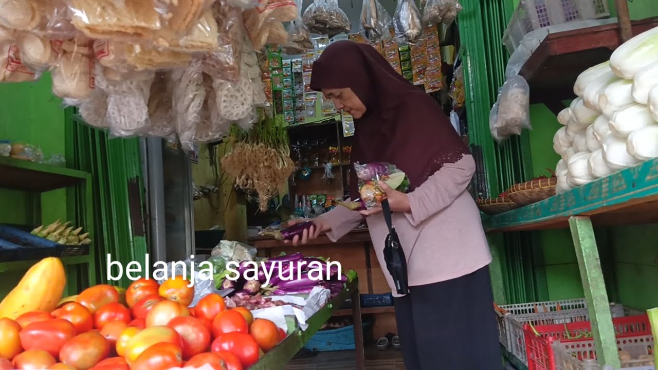Pagi cuaca mendung gerimis belanja  Sayuran dan beli gas 