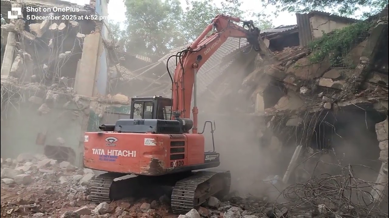 Massive 2 Floor Building Demolition! 😱 | రెండంతస్తుల మేడను ఎలా కూల్చేశారో చూడండి!🏠, 🚜, 💥, 😱