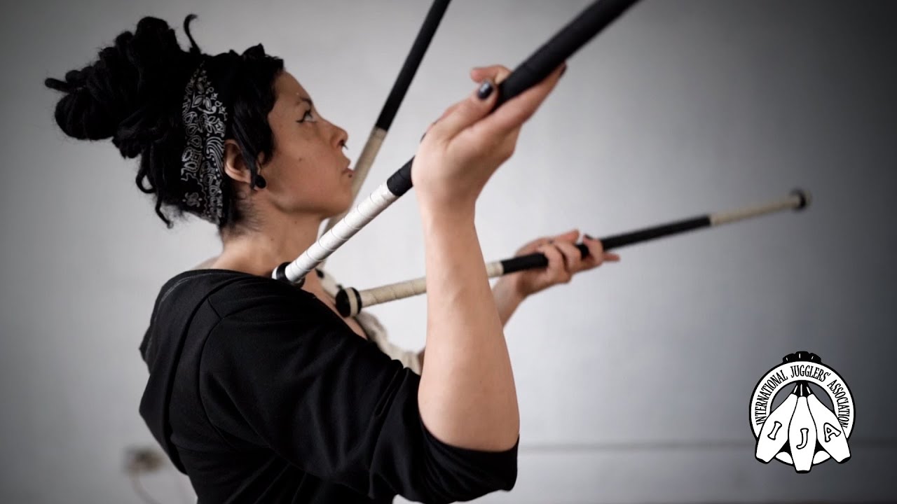 Juggling staff by Cassaundra Smyth from USA | IJA Tricks of the Month