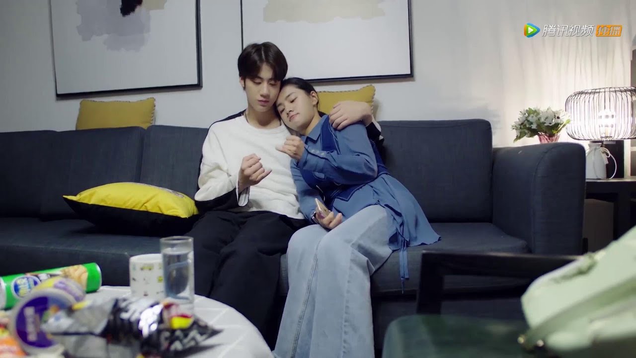 【ENGSUB】帅哥哥胃病又发 姐姐贴心照顾 甜蜜相依~| 甜了青梅配竹马 Sweet First Love