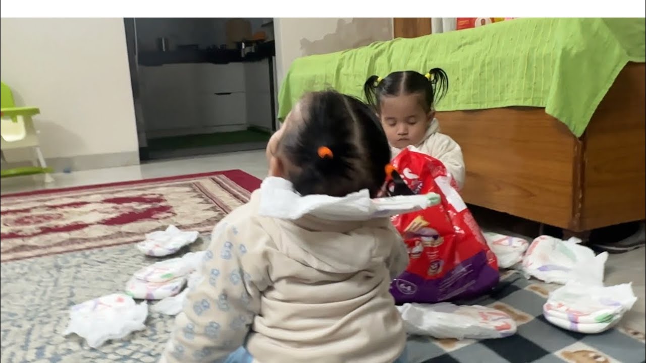Jab Diaper Hi Ban Gaya Favorite Toy 😍