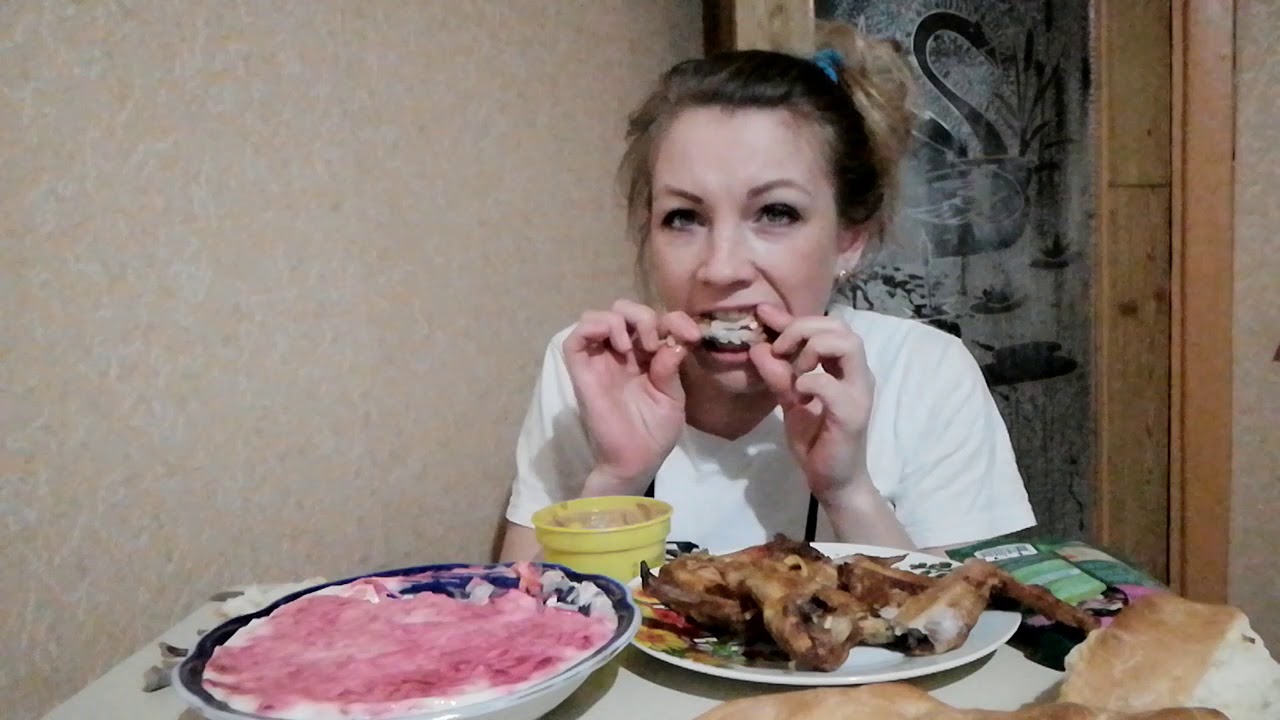 Мукбанг крылышки и шуба сельдь под шубой