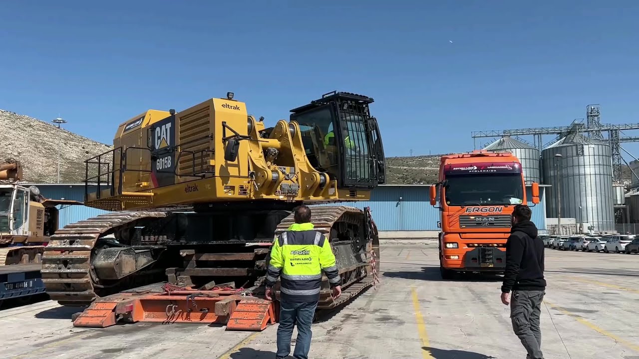 Transporting Bulldozer, Crusher, Dumpers And Excavators - Mega Machines Movie - 4k