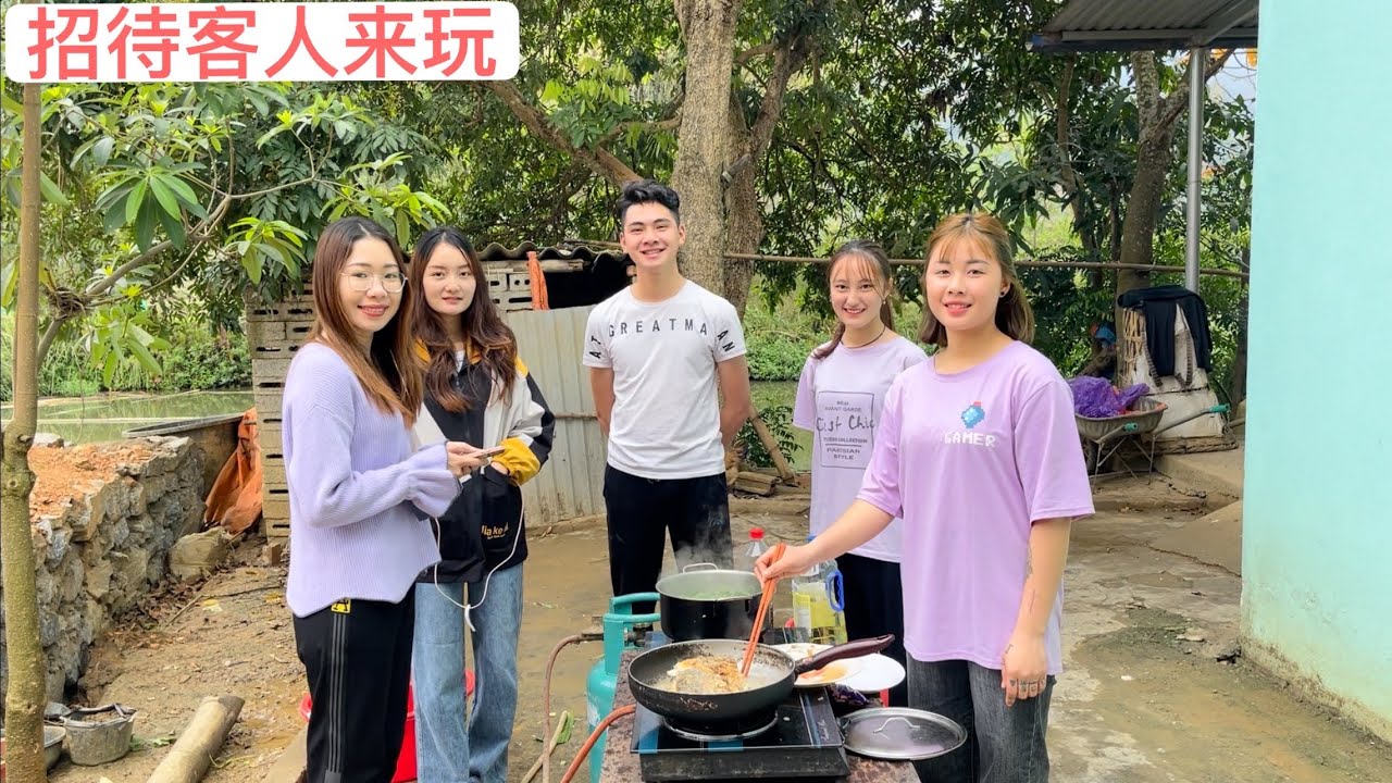 越南阿俊的團隊招待朋友來家做客，做了好多菜請她們吃飯。