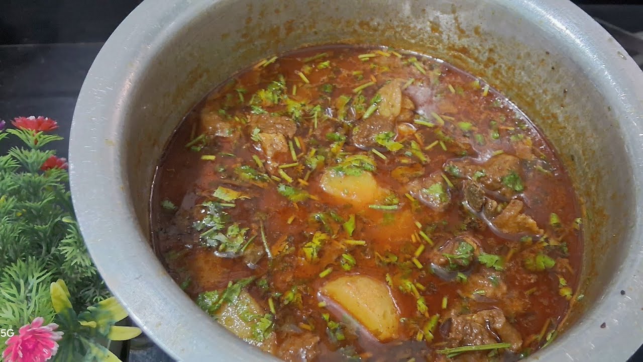 Tasty 😋 Beaf Aaloo | easy and tasty Recipe | by safiya's cooking 👍 
