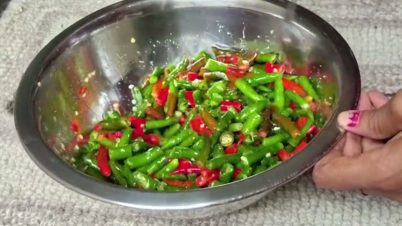 हरी मिर्च का अचार (Hari Mirch ka achar recipe in hindi)