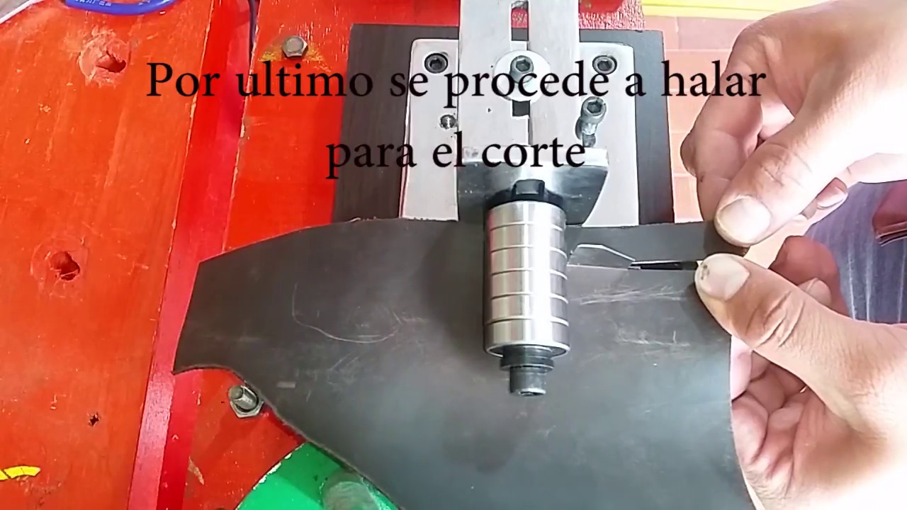 Maquina cortatiras cuero