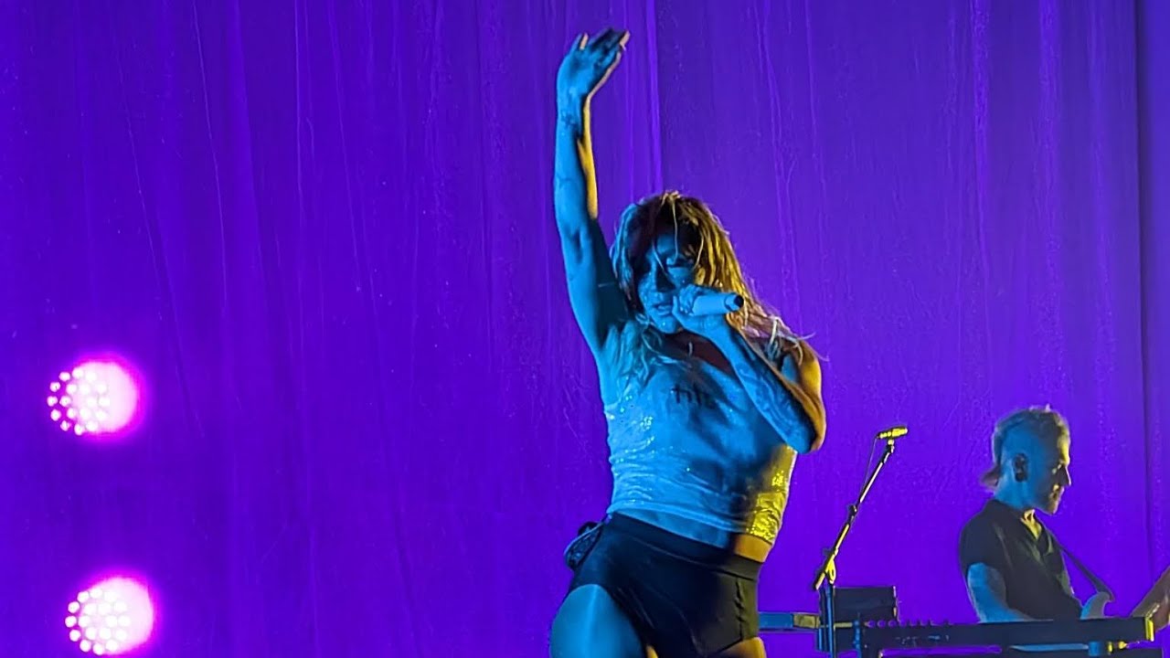 Hymn - Kesha live Only Love Tour