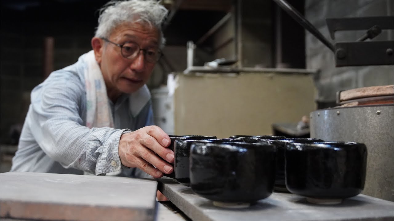 Изготовление чаши для матча из посуды раку от начала и до конца - Satisfying Pottery.