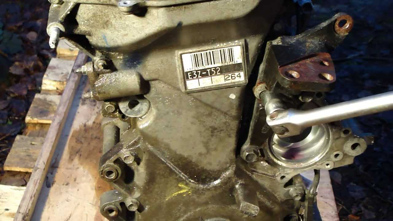 How to disassemble engine VVTi Toyota Part 13/31: Timing chain cover