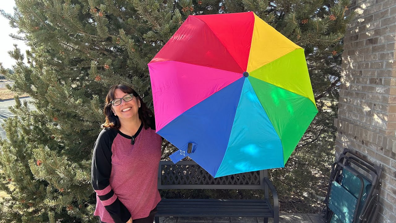 Fun travel umbrella has automatic open and close!