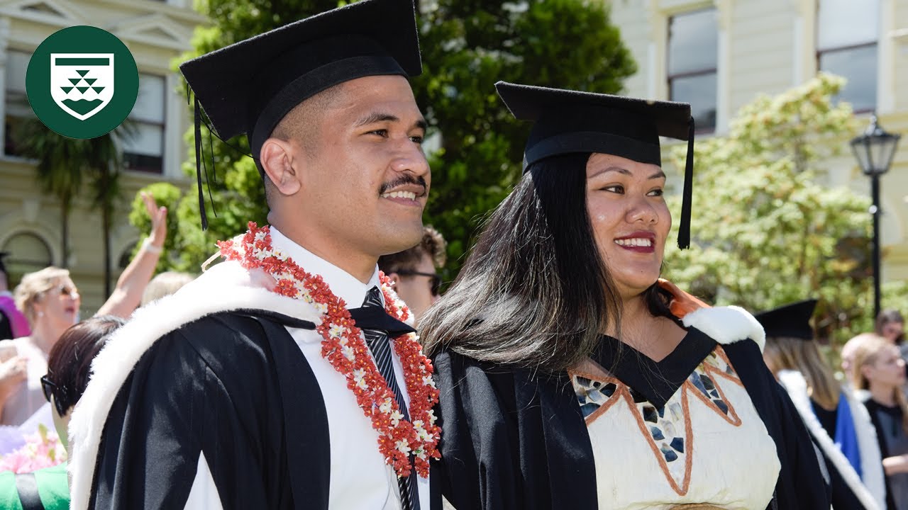 How to wear your academic dress at a Te Herenga Waka&mdash;Victoria University of Wellington graduation